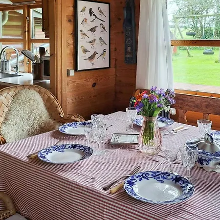 Log House In With Vintage Charm Casa vacanze Holbæk